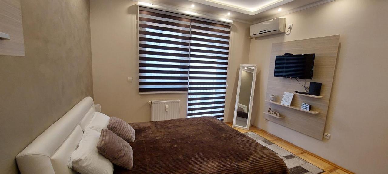 Apartman Studio Niki Subotica Exteriör bild